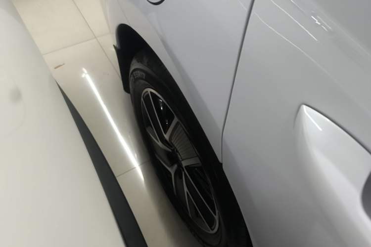 Used BYD Qin L 2025 DM-i Smart Drive 120KM Leading Model Right Rear Wheel Hub