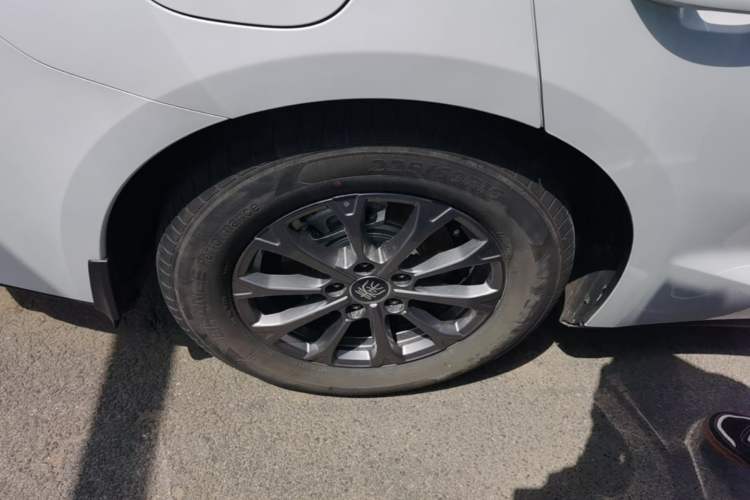 Used BYD Qin L 2025 DM-i Smart Drive 80KM Leading Model Right Rear Wheel Hub