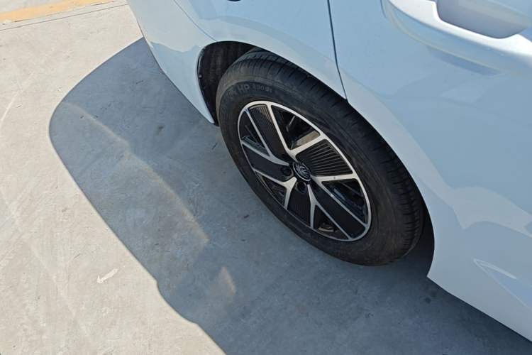 Used BYD Qin L 2025 DM-i Smart Drive 80KM Superior Model Right Rear Wheel Hub