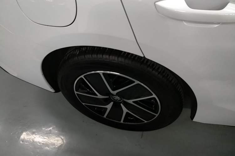 Used BYD Qin L 2025 DM-i Smart Drive 120KM Superior Model Right Rear Wheel Hub