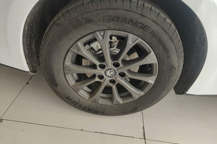 Used BYD Qin L 2025 DM-i Smart Drive 80KM Leading Model Right Rear Wheel Hub