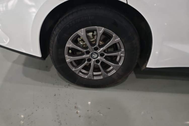 Used BYD Qin L 2025 DM-i Smart Drive 80KM Leading Model Right Rear Wheel Hub