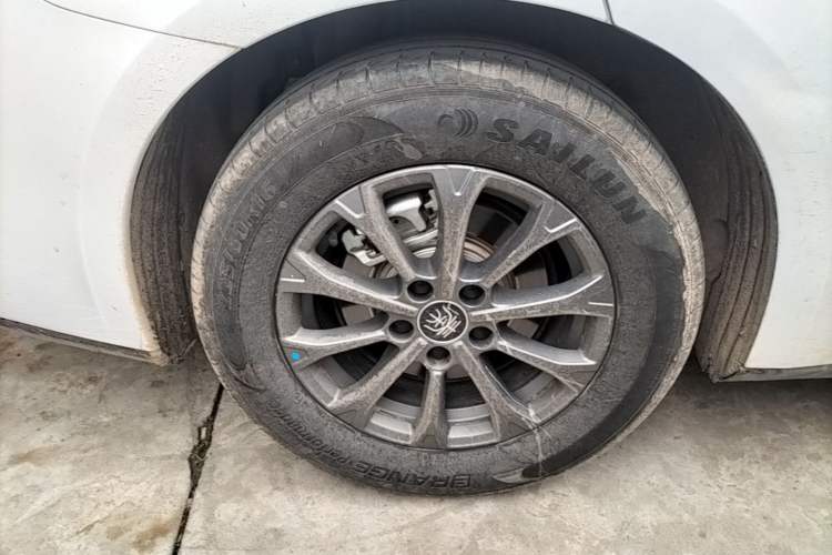 Used BYD Qin L 2025 DM-i Smart Drive 80KM Leading Model Right Rear Wheel Hub