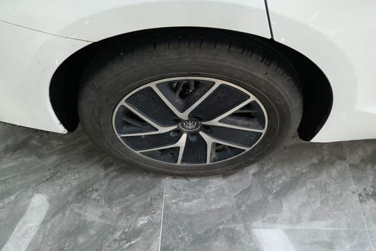 Used BYD Qin L 2025 DM-i Smart Drive 120KM Superior Model Right Rear Wheel Hub