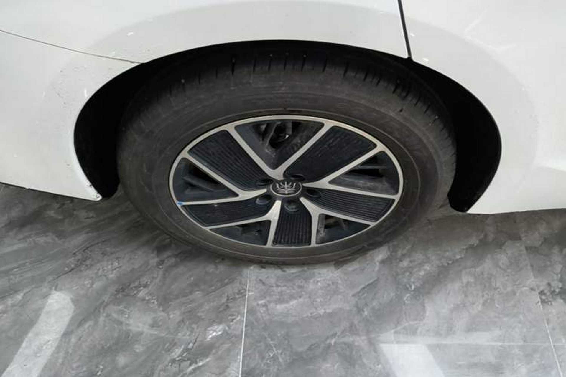 Used BYD Qin L 2025 DM-i Smart Drive 120KM Superior Model Right Rear Wheel Hub