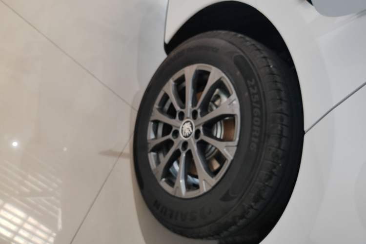 Used BYD Qin L 2025 DM-i Smart Drive 80KM Leading Model Right Rear Wheel Hub