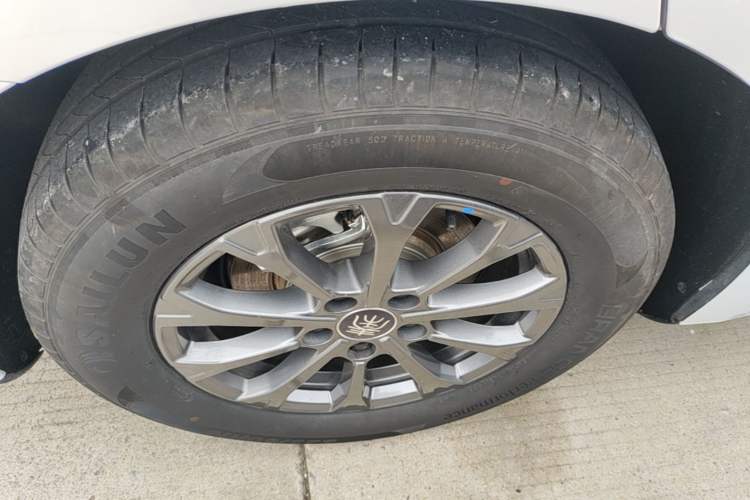 Used BYD Qin L 2025 DM-i Smart Drive 80KM Leading Model Right Rear Wheel Hub