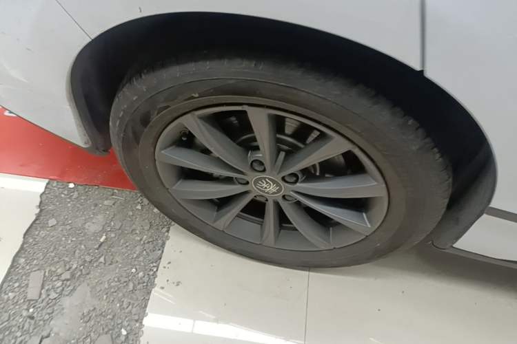 Used BYD Qin L 2025 EV 545KM Beyond Version Right Rear Wheel Hub