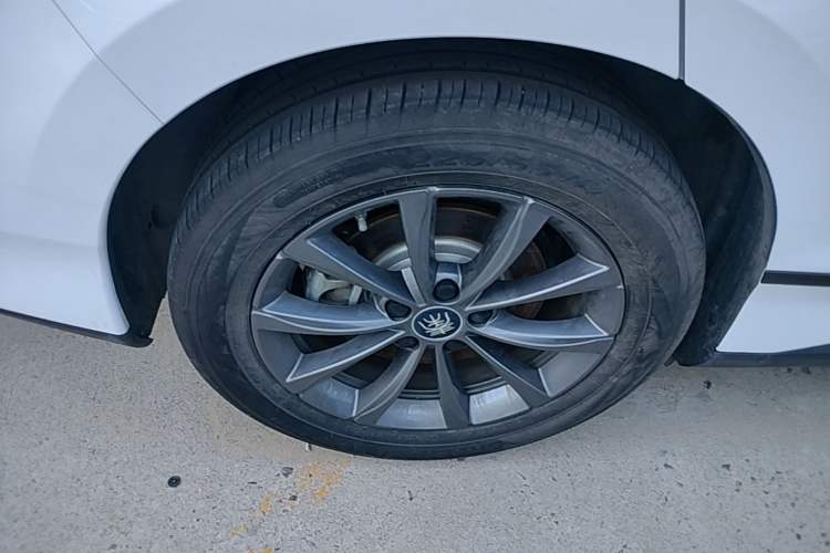 Used BYD Qin L 2025 EV 470KM Leading Edition Right Rear Wheel Hub