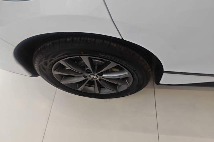 Used BYD Qin L 2025 EV 545KM Beyond Version Right Rear Wheel Hub