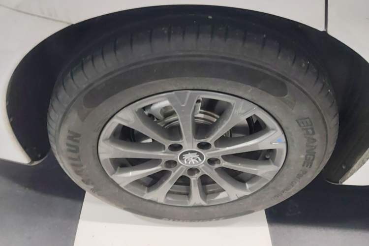Used BYD Qin L 2025 DM-i Smart Drive 80KM Leading Model Right Rear Wheel Hub