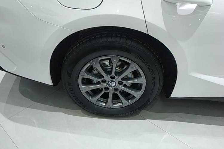 Used BYD Qin L 2025 DM-i Smart Drive 80KM Leading Model Right Rear Wheel Hub
