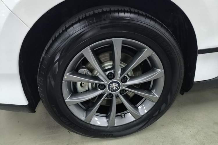 Used BYD Qin L 2025 EV 545KM Beyond Version Right Rear Wheel Hub