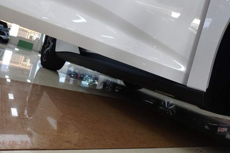 Used BYD Qin L 2025 DM-i Smart Drive 120KM Superior Model Right Side Sill