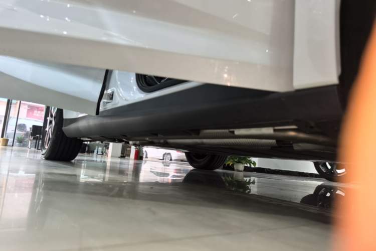 Used BYD Qin L 2025 DM-i Smart Drive 120KM Superior Model Right Side Sill