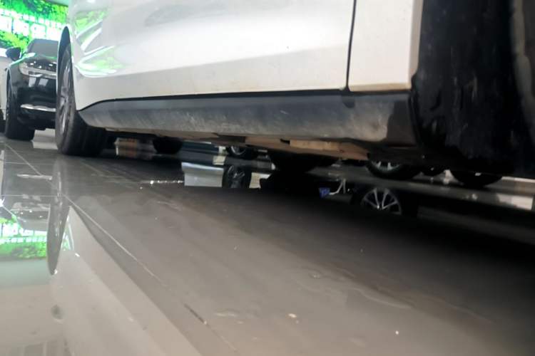Used BYD Qin L 2025 DM-i Smart Drive 80KM Leading Model Right Side Sill