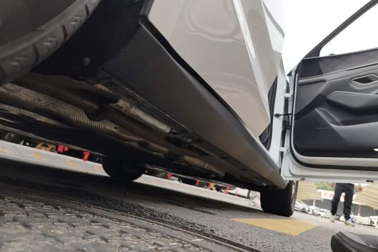Used BYD Qin L 2025 DM-i Smart Drive 120KM Superior Model Right Side Sill
