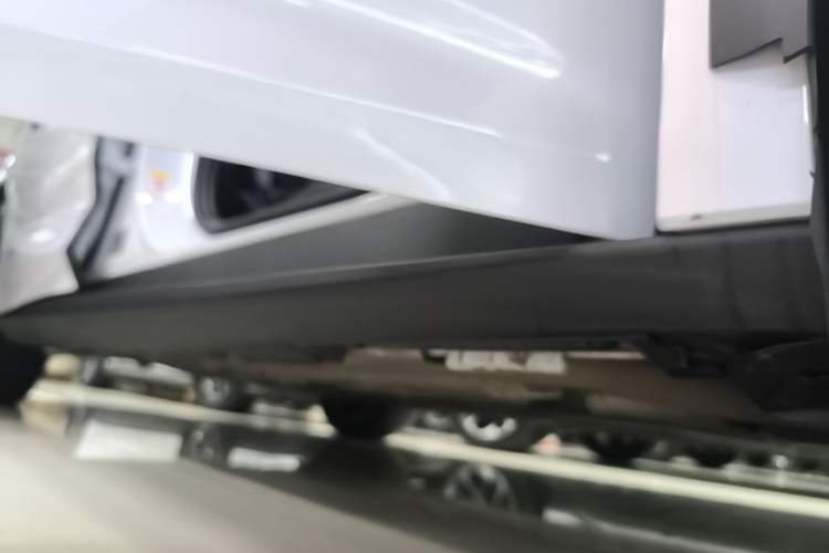 Used BYD Qin L 2025 DM-i Smart Drive 120KM Leading Model Right Side Sill