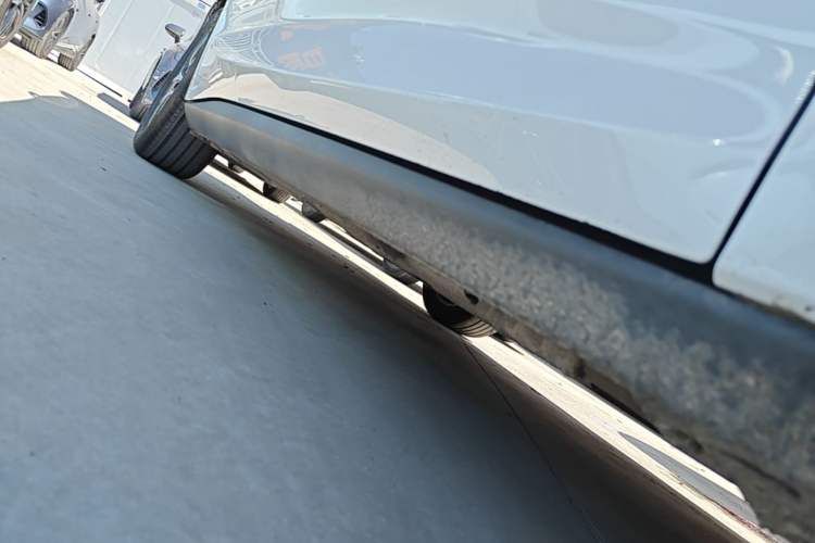 Used BYD Qin L 2025 DM-i Smart Drive 80KM Superior Model Right Side Sill