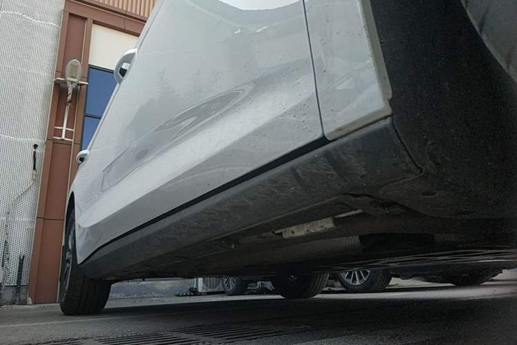 Used BYD Qin L 2025 DM-i Smart Drive 80KM Leading Model Right Side Sill