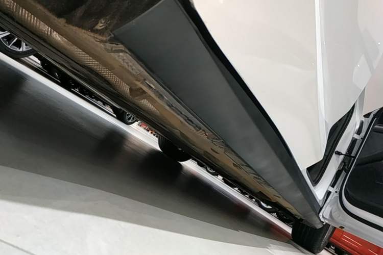 Used BYD Qin L 2025 DM-i Smart Drive 80KM Leading Model Right Side Sill