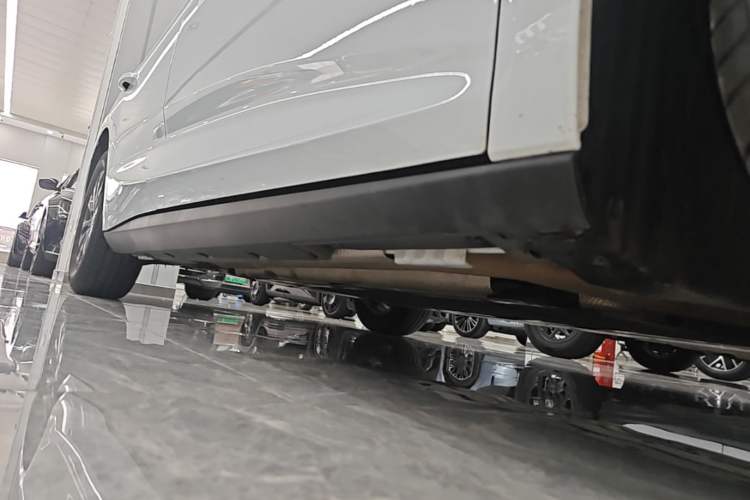 Used BYD Qin L 2025 DM-i Smart Drive 80KM Leading Model Right Side Sill