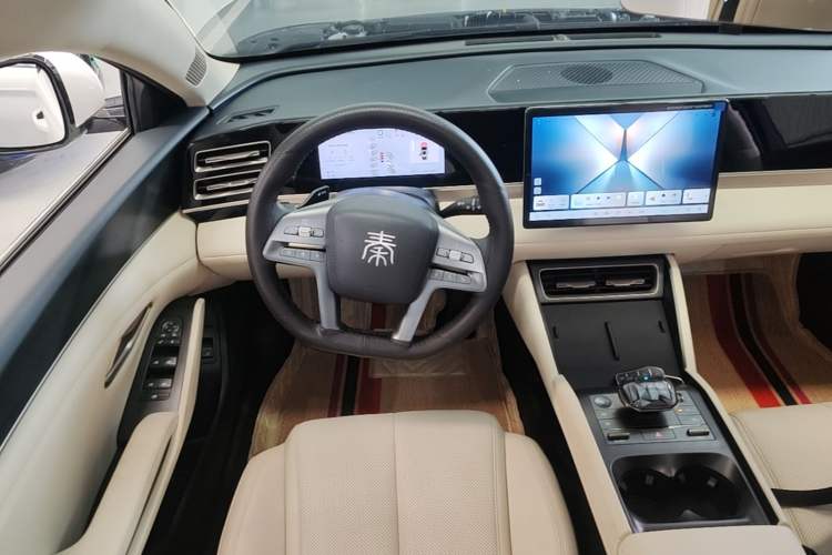 Used BYD Qin L 2025 DM-i Smart Drive 120KM Leading Model Steering Wheel
