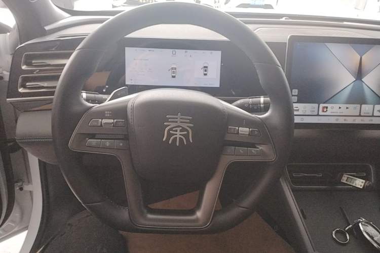 Used BYD Qin L 2025 DM-i Smart Drive 80KM Leading Model Steering Wheel