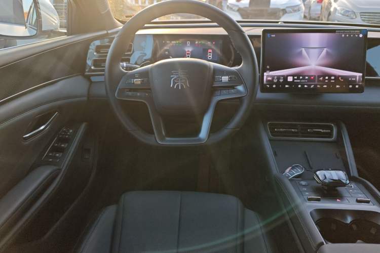 Used BYD Qin L 2025 DM-i Smart Drive 120KM Leading Model Steering Wheel