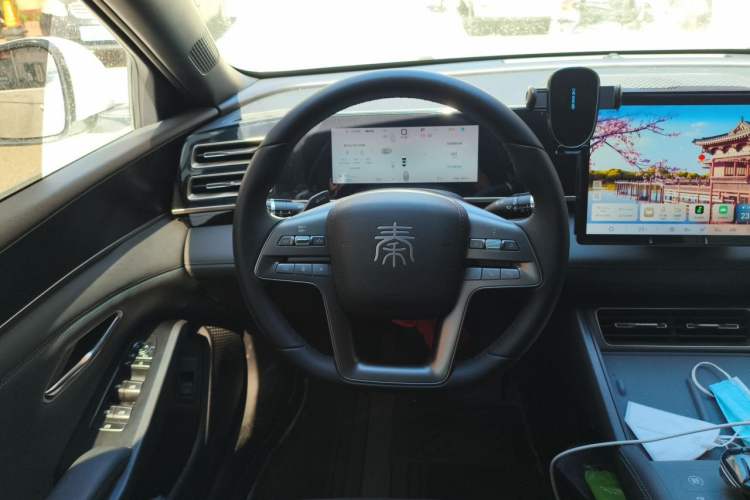 Used BYD Qin L 2025 DM-i Smart Drive 80KM Leading Model Steering Wheel