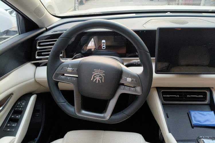 Used BYD Qin L 2025 DM-i Smart Drive 80KM Leading Model Steering Wheel