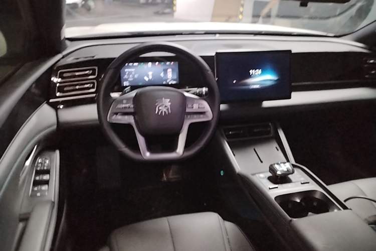 Used BYD Qin L 2025 DM-i Smart Drive 120KM Leading Model Steering Wheel