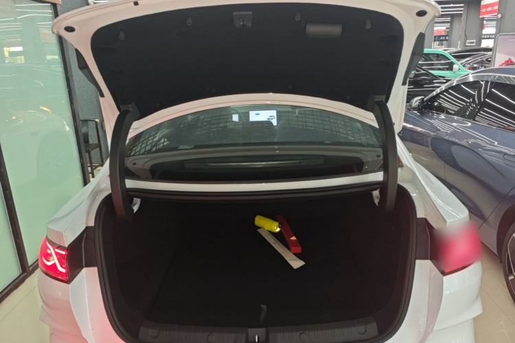 Used BYD Qin L 2025 DM-i Smart Drive 120KM Superior Model Trunk