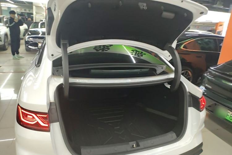 Used BYD Qin L 2025 DM-i Smart Drive 80KM Leading Model Trunk