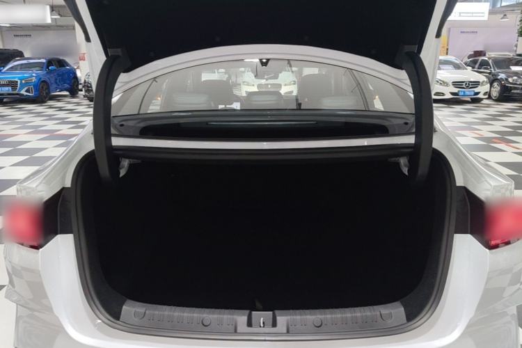 Used BYD Qin L 2025 DM-i Smart Drive 80KM Leading Model Trunk