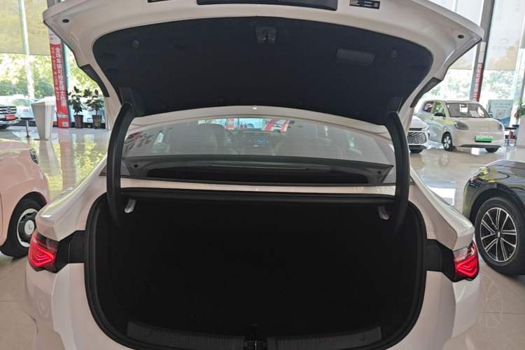 Used BYD Qin L 2025 EV 470KM Leading Edition Trunk