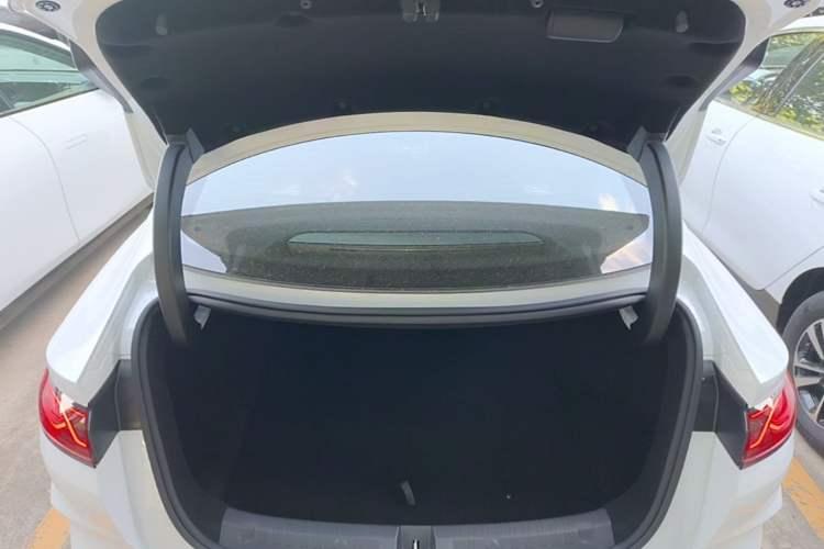 Used BYD Qin L 2025 DM-i Smart Drive 120KM Superior Model Trunk