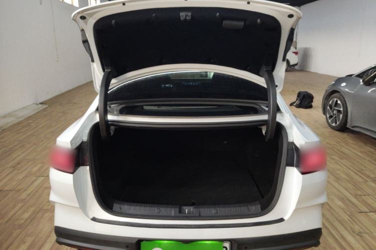 Used BYD Qin L 2025 DM-i Smart Drive 80KM Superior Model Trunk