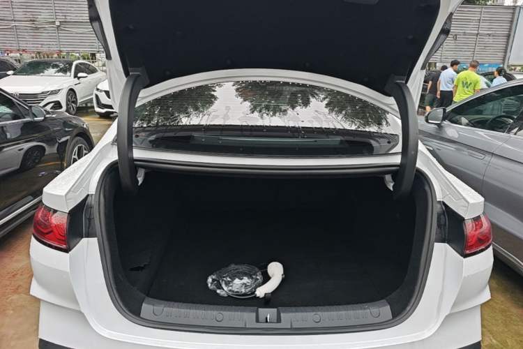 Used BYD Qin L 2025 DM-i Smart Drive 80KM Leading Model Trunk