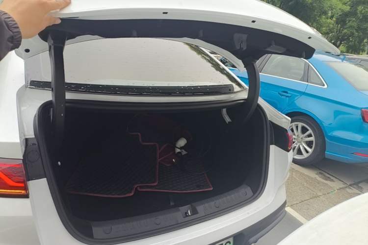 Used BYD Qin L 2025 DM-i Smart Drive 80KM Leading Model Trunk