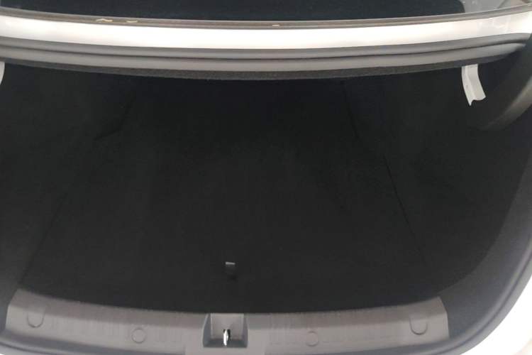 Used BYD Qin L 2025 DM-i Smart Drive 80KM Leading Model Trunk