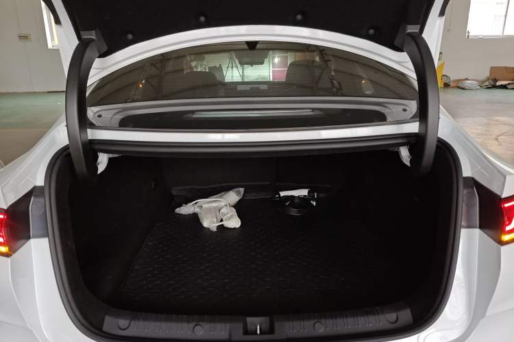 Used BYD Qin L 2025 DM-i Smart Drive 120KM Superior Model Trunk