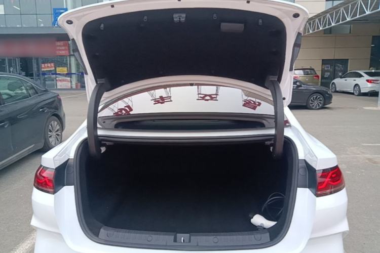 Used BYD Qin L 2025 DM-i Smart Drive 80KM Leading Model Trunk