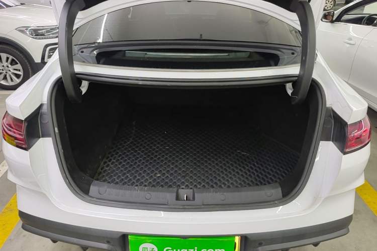Used BYD Qin L 2025 DM-i Smart Drive 120KM Superior Model Trunk