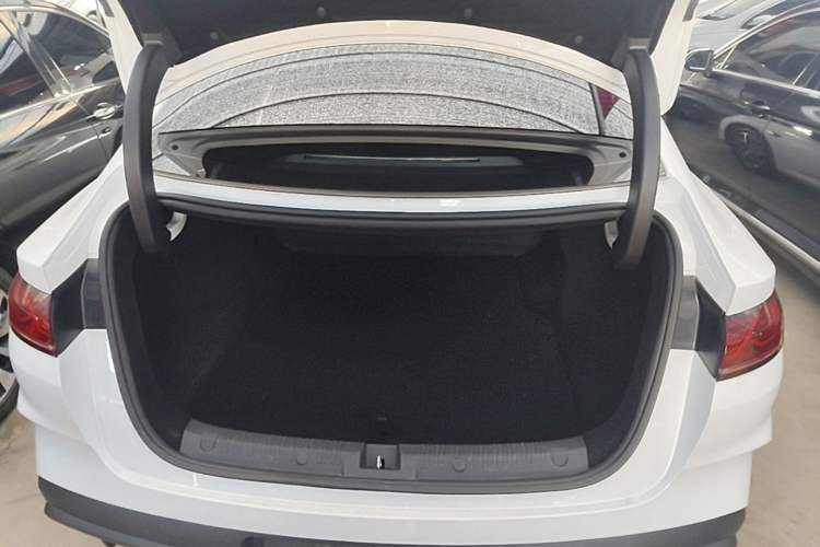 Used BYD Qin L 2025 DM-i Smart Drive 120KM Leading Model Trunk