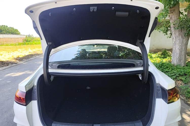 Used BYD Qin L 2025 DM-i Smart Drive 120KM Superior Model Trunk
