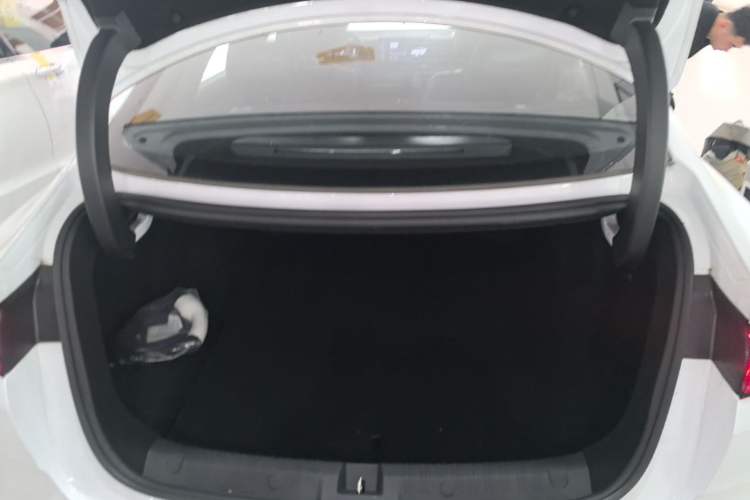 Used BYD Qin L 2025 DM-i Smart Drive 120KM Superior Model Trunk