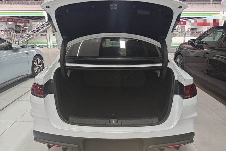 Used BYD Qin L 2025 DM-i Smart Drive 120KM Leading Model Trunk