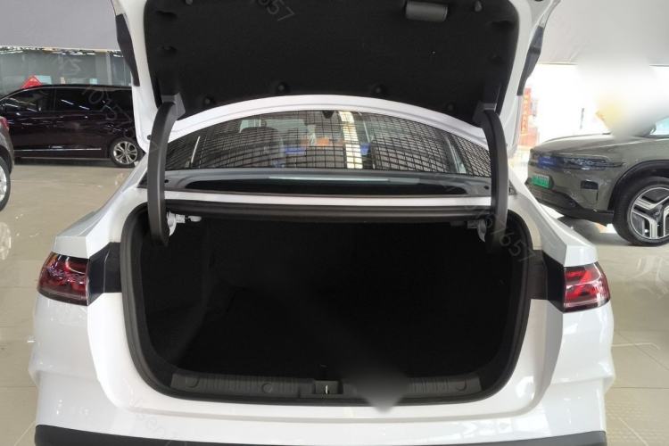 Used BYD Qin L 2025 DM-i Smart Drive 120KM Superior Model Trunk