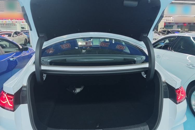 Used BYD Qin L 2025 DM-i Smart Drive 120KM Leading Model Trunk